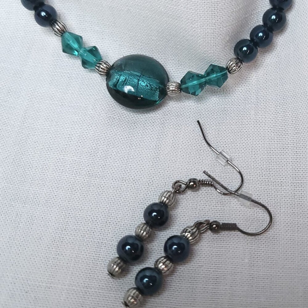 Beautiful Deep Green Necklace and Earrings